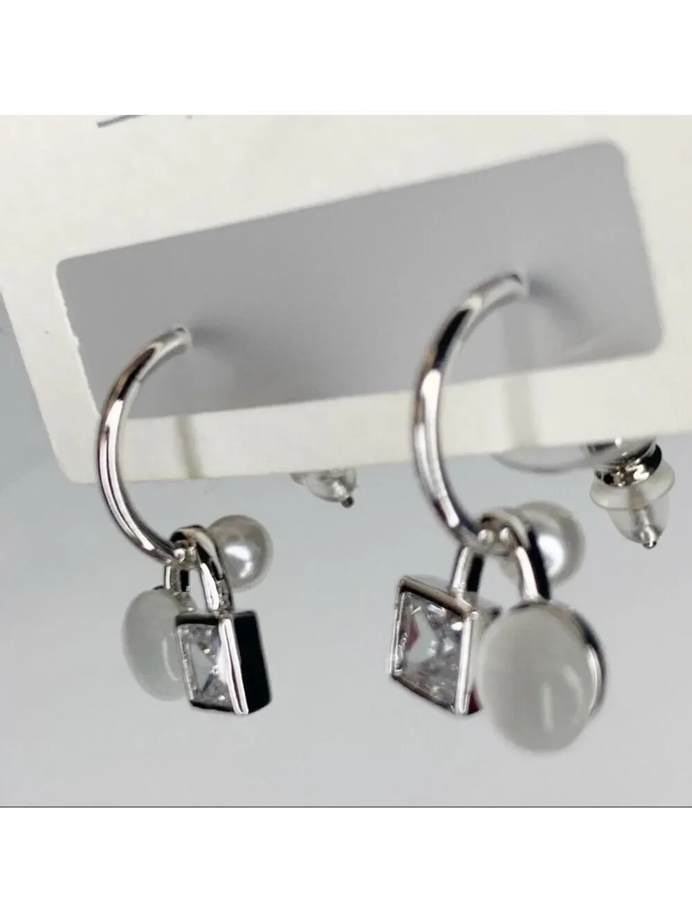 𝅺new STOCK-Dainty, Elegant Silver /Pearl Earring
